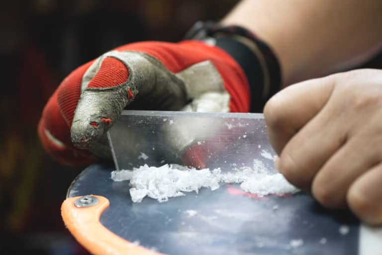 can you use candle wax on a snowboard